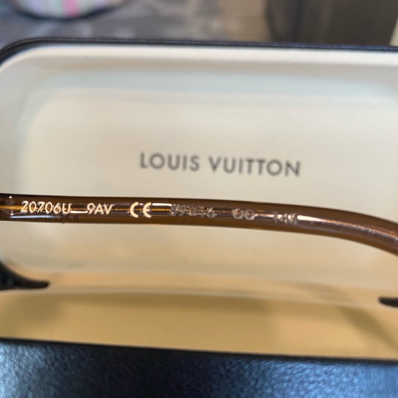 Louis Vuitton Aviator Sunglasses- never worn! - Picture 6 of 7
